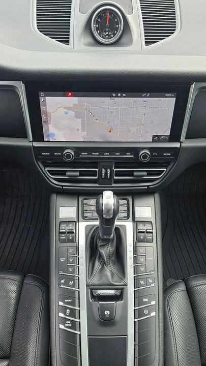 2021 Porsche Macan - Image 12 of 13