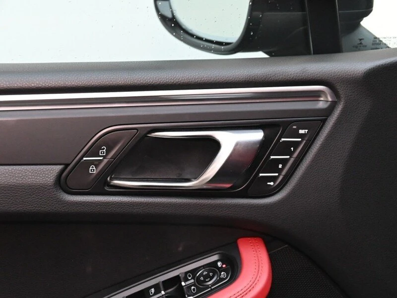 2021 Porsche Macan - Image 10 of 20