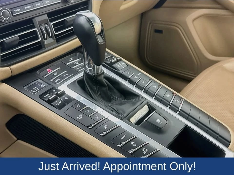 2021 Porsche Macan - Image 19 of 20