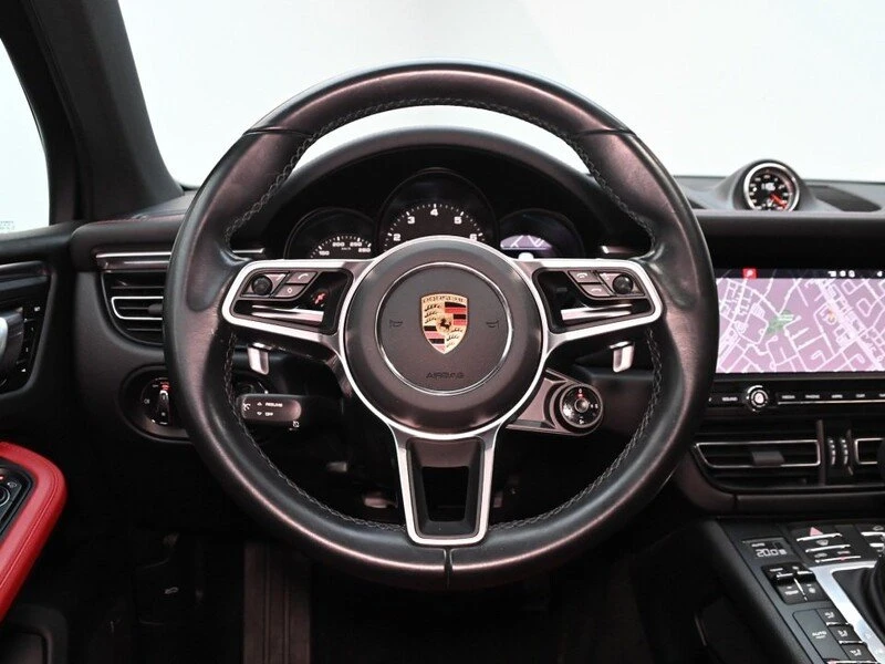 2021 Porsche Macan - Image 17 of 20