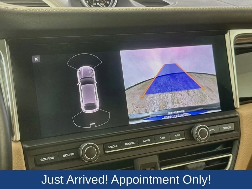 2021 Porsche Macan - Image 16 of 20