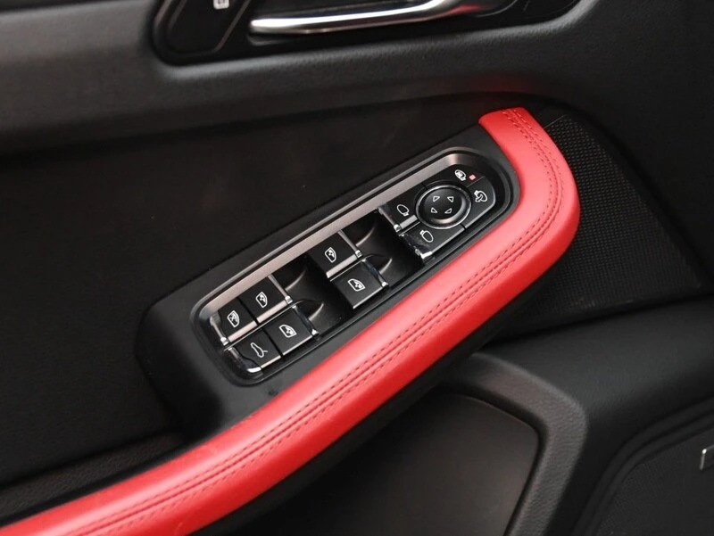 2021 Porsche Macan - Image 11 of 20