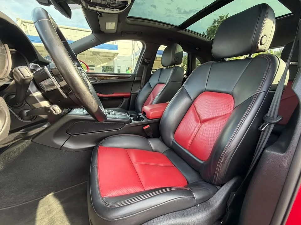 2021 Porsche Macan - Image 16 of 20