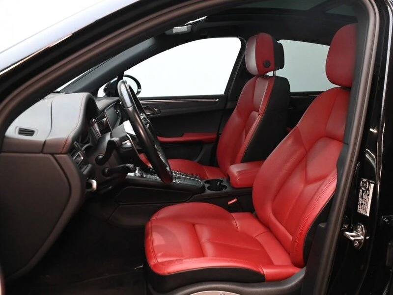 2021 Porsche Macan - Image 13 of 20