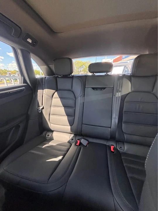 2021 Porsche Macan - Image 14 of 16