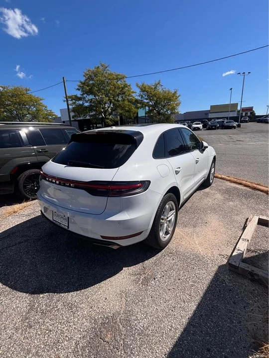 2021 Porsche Macan - Image 8 of 16