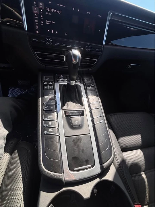 2021 Porsche Macan - Image 12 of 16