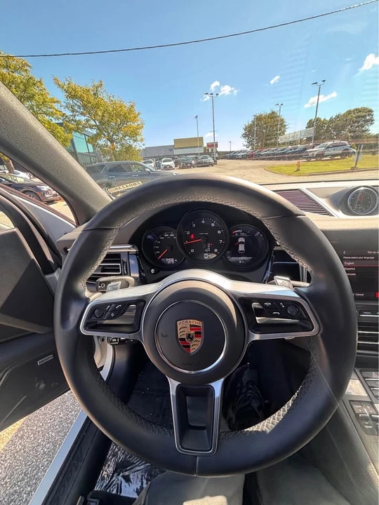 2021 Porsche Macan - Image 15 of 16