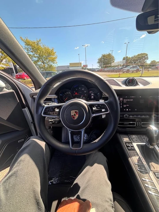 2021 Porsche Macan - Image 11 of 16