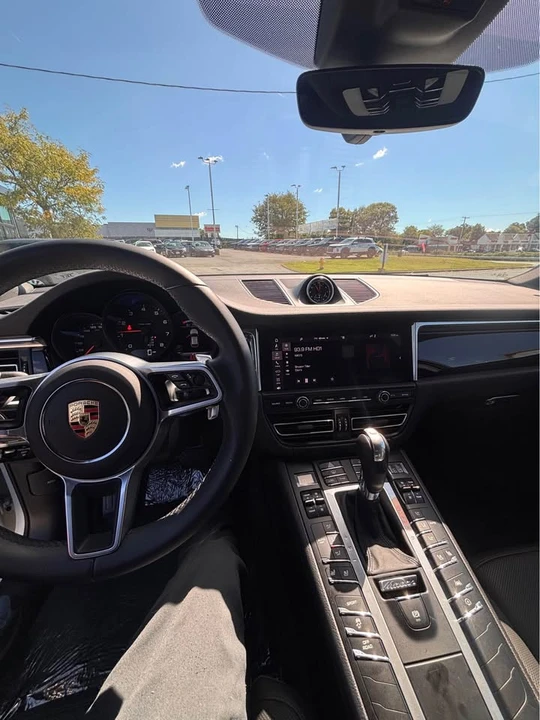 2021 Porsche Macan - Image 10 of 16
