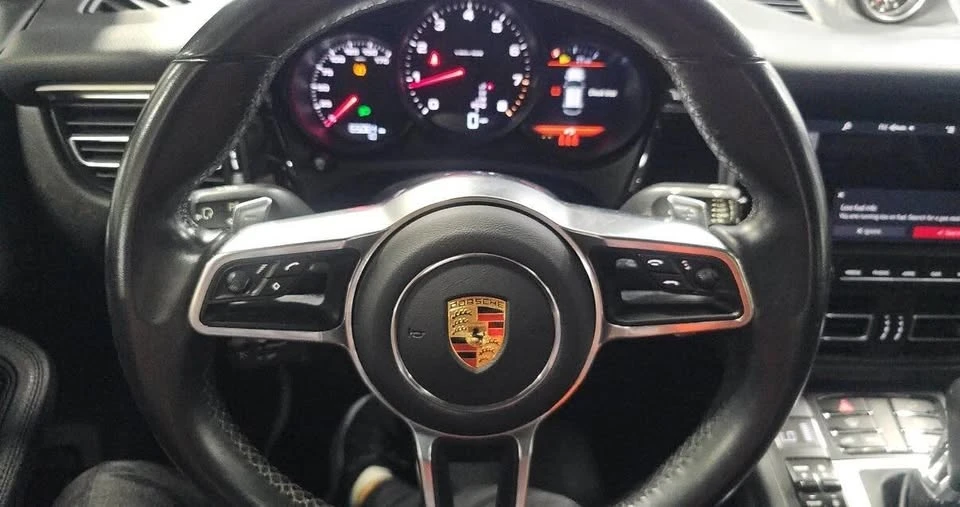 2021 Porsche Macan - Image 11 of 12