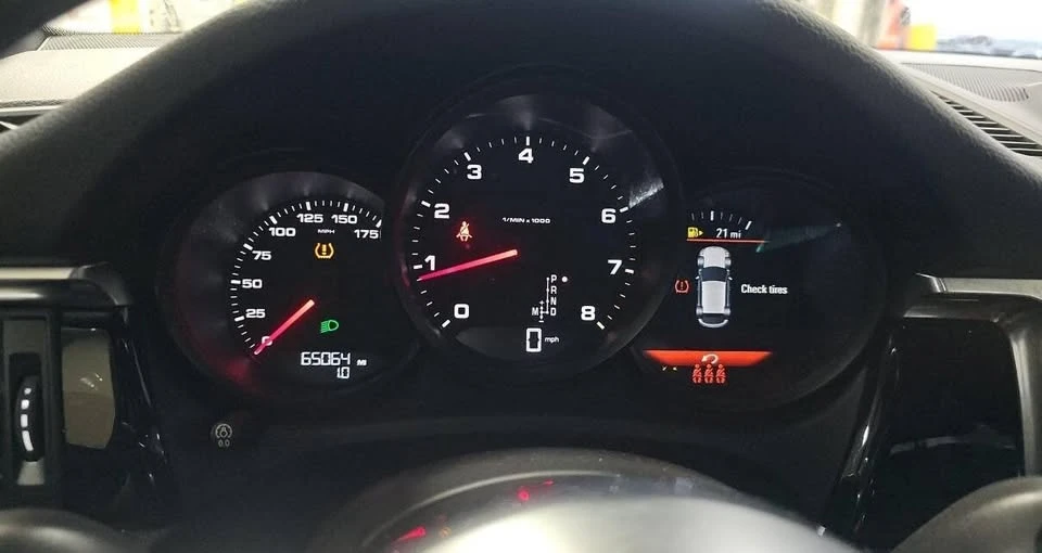 2021 Porsche Macan - Image 10 of 12