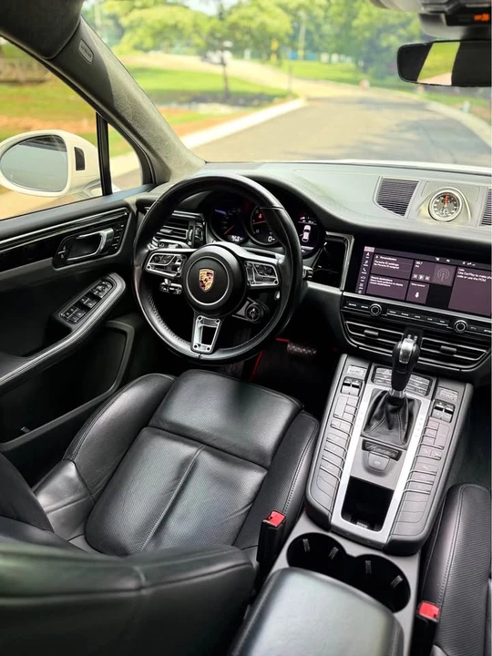 2021 Porsche Macan - Image 4 of 6