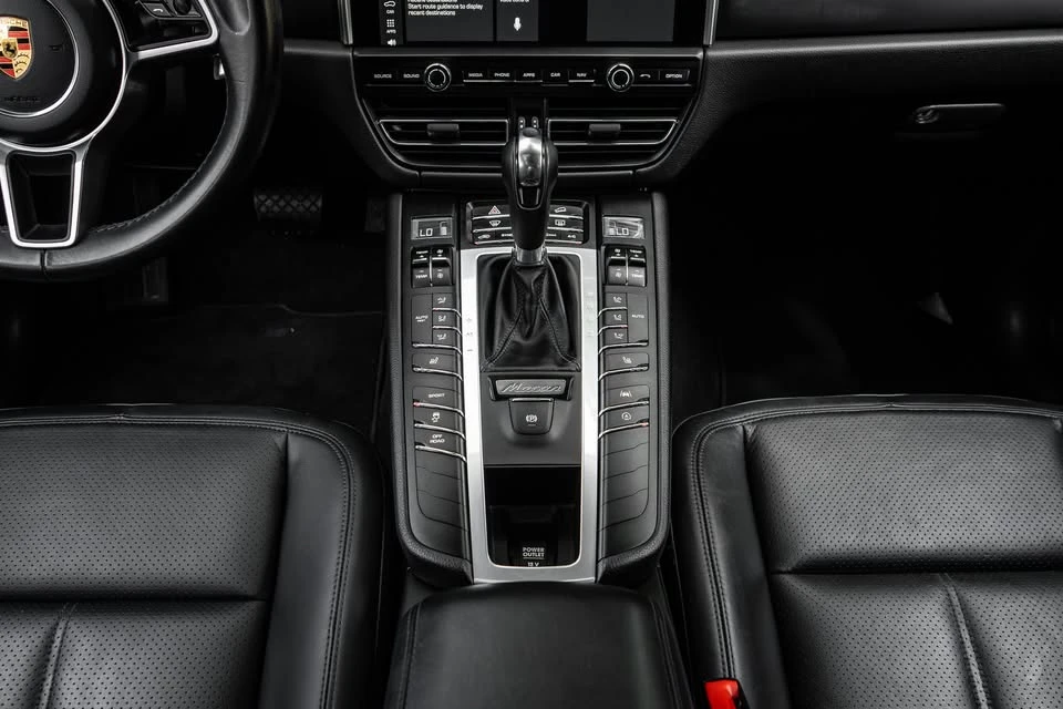 2021 Porsche Macan - Image 10 of 20