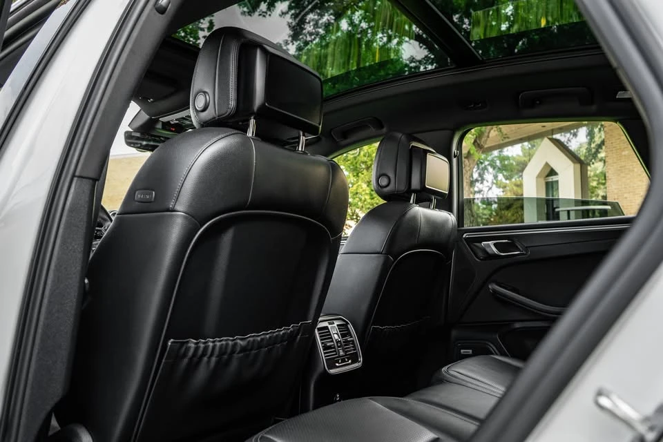 2021 Porsche Macan - Image 19 of 20