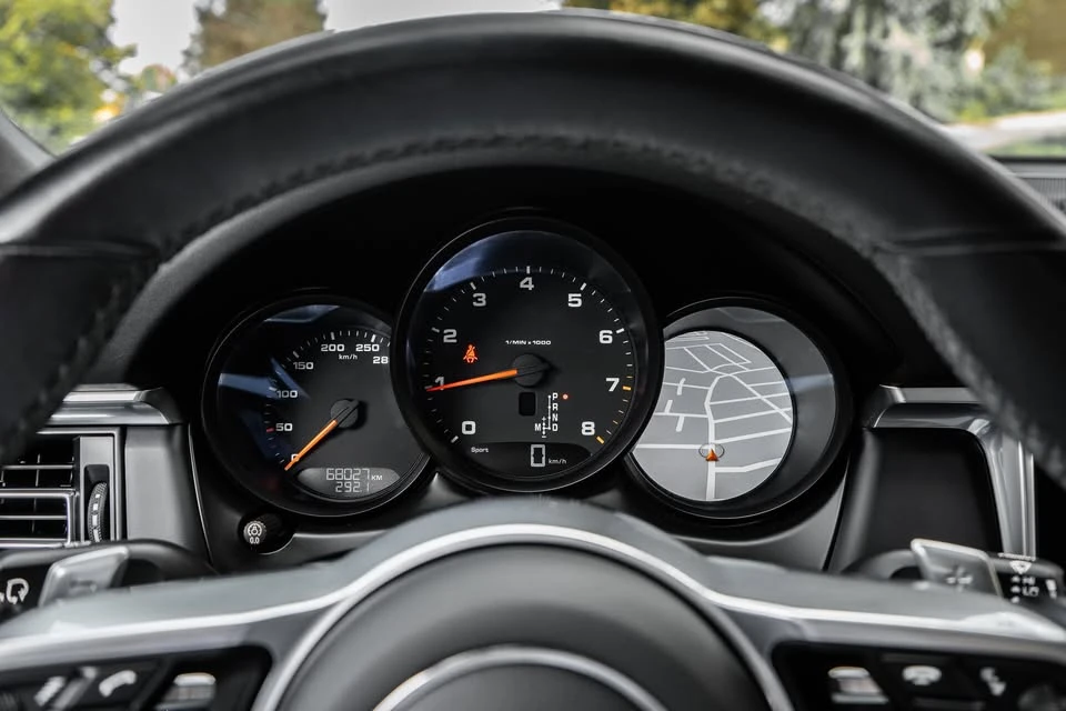 2021 Porsche Macan - Image 12 of 20