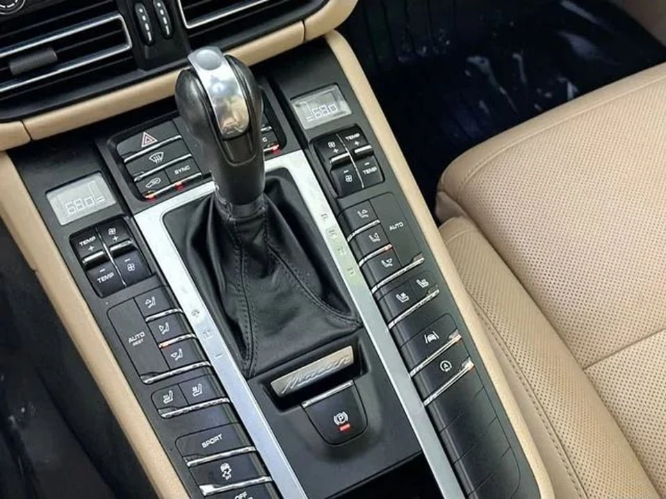 2021 Porsche Macan - Image 15 of 20