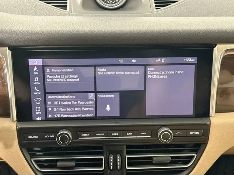 2021 Porsche Macan - Image 13 of 20