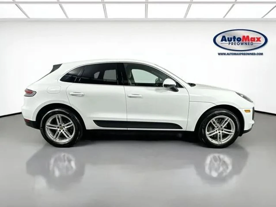 2021 Porsche Macan - Image 10 of 20