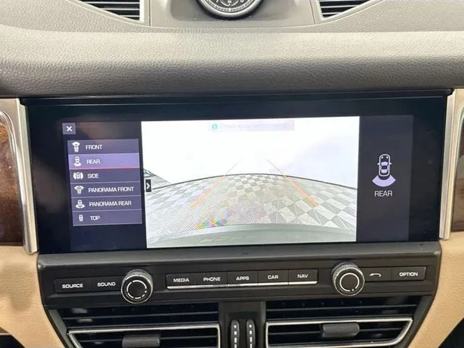 2021 Porsche Macan - Image 14 of 20