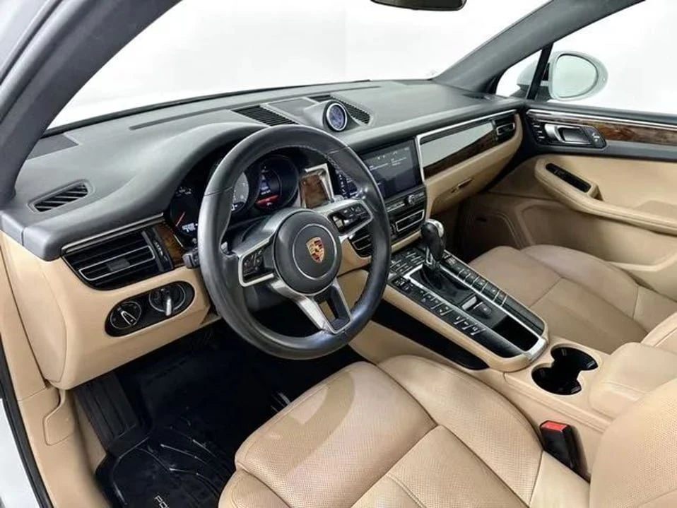 2021 Porsche Macan - Image 19 of 20