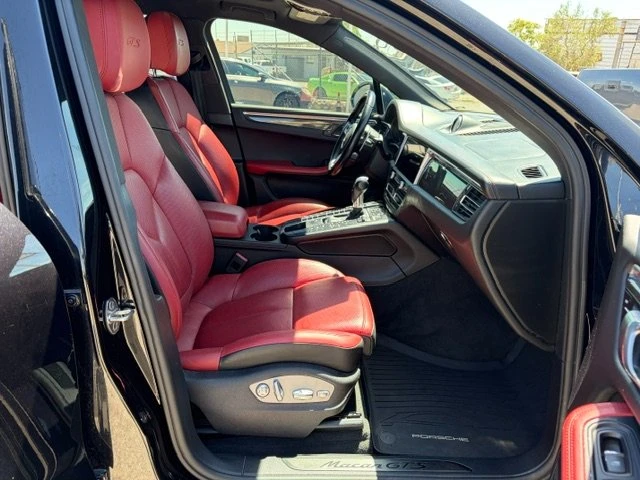 2021 Porsche Macan - Image 12 of 13