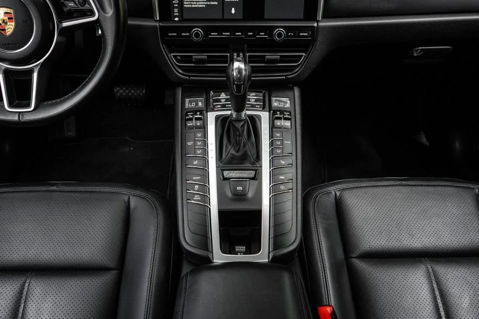 2021 Porsche Macan - Image 9 of 19