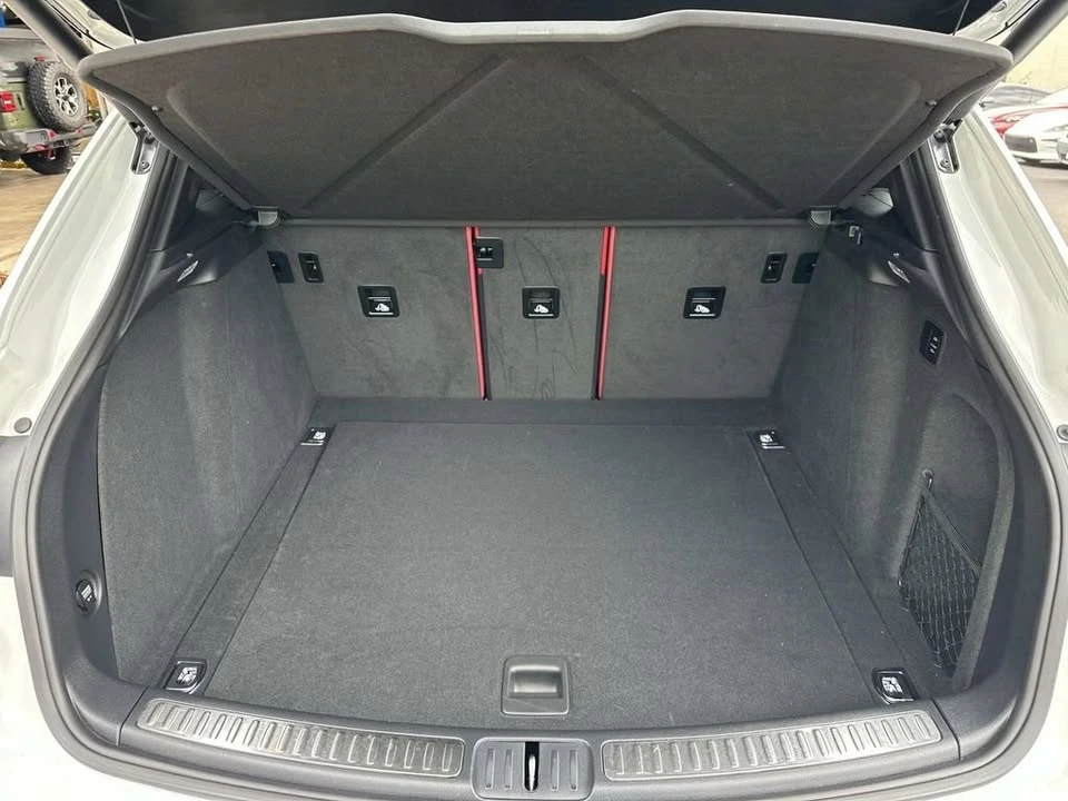 2021 Porsche Macan - Image 18 of 20