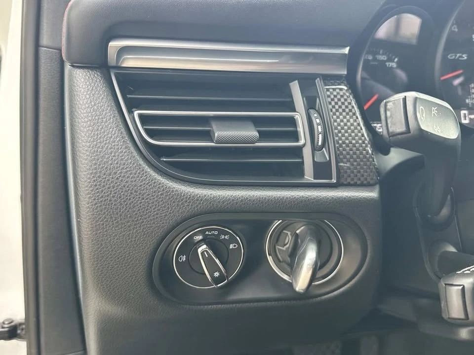 2021 Porsche Macan - Image 13 of 20