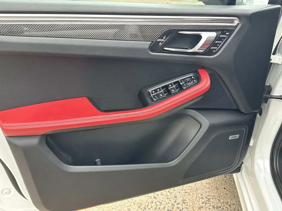 2021 Porsche Macan - Image 14 of 20