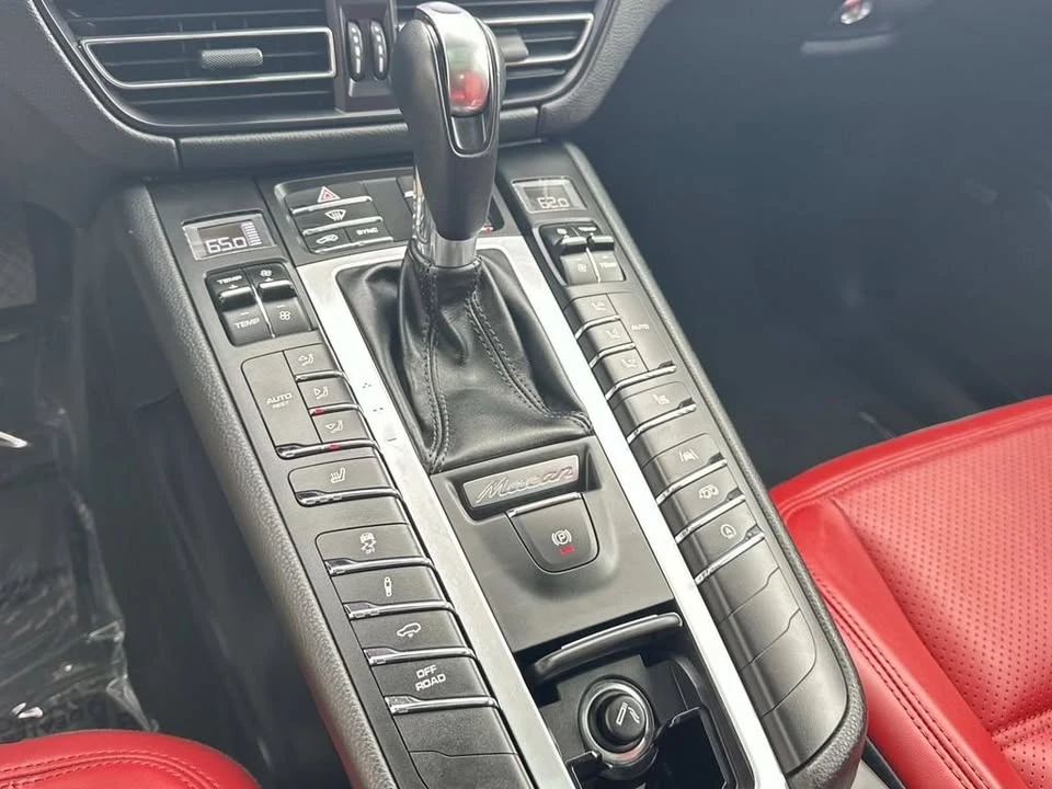 2021 Porsche Macan - Image 9 of 20