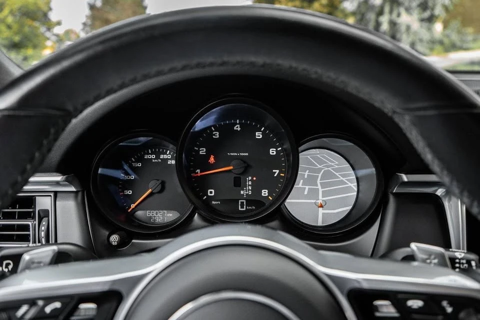 2021 Porsche Macan - Image 13 of 19