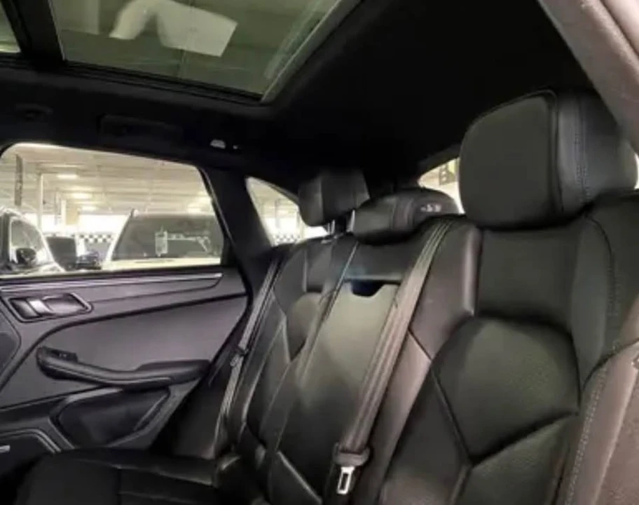 2021 Porsche Macan - Image 3 of 4