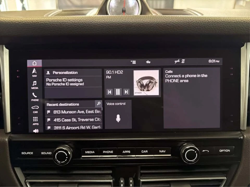 2021 Porsche Macan - Image 18 of 20