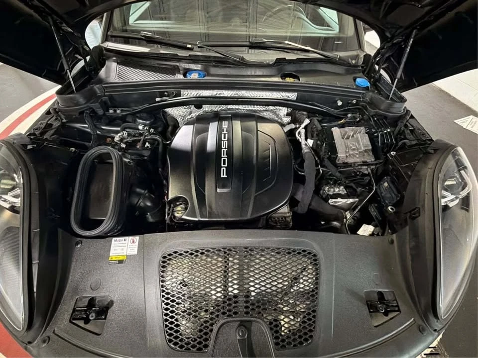 2021 Porsche Macan - Image 11 of 20