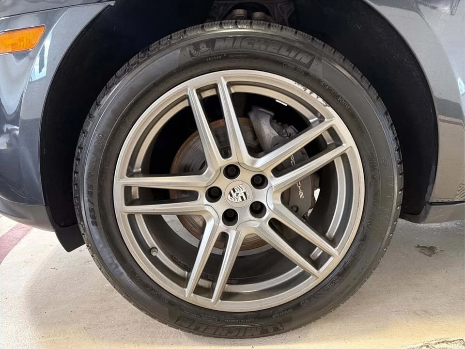 2021 Porsche Macan - Image 13 of 20