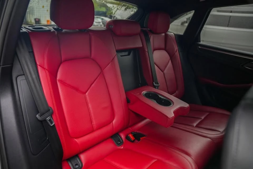 2021 Porsche Macan - Image 17 of 19