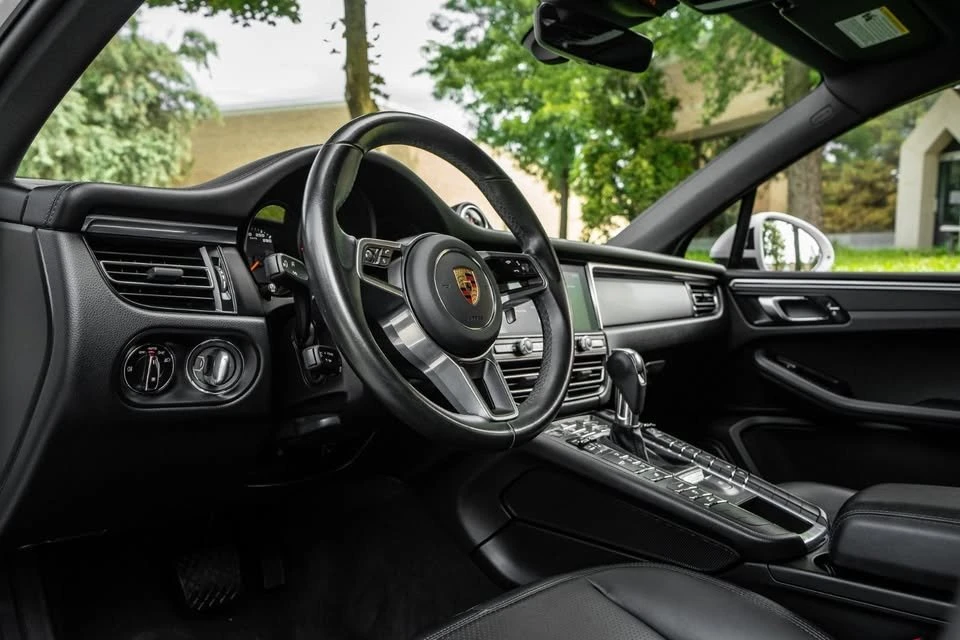 2021 Porsche Macan - Image 12 of 15