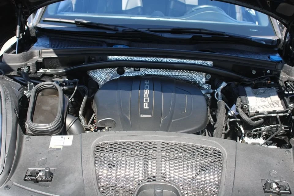 2021 Porsche Macan - Image 16 of 16