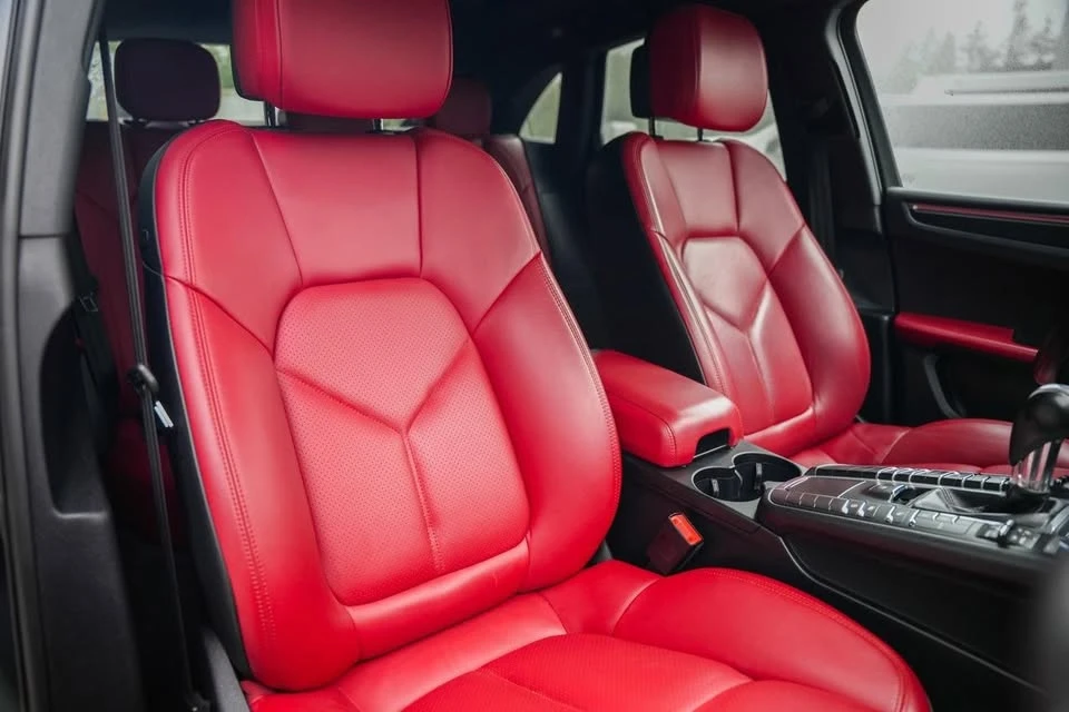2021 Porsche Macan - Image 18 of 19