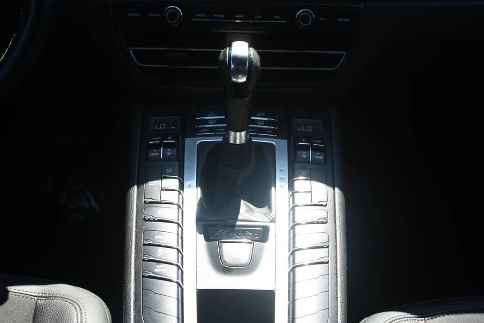 2021 Porsche Macan - Image 14 of 16