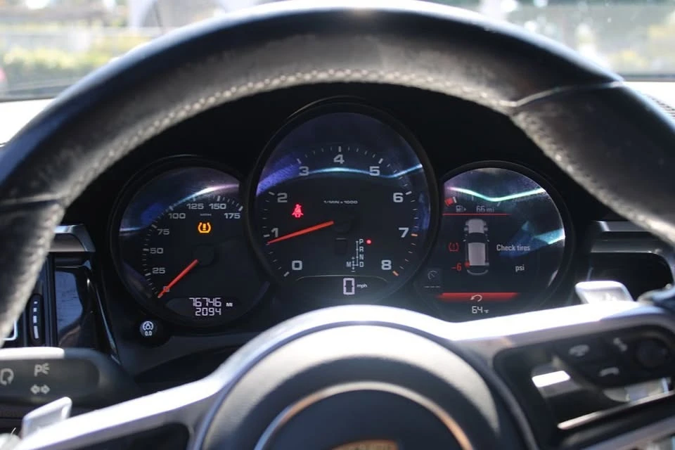 2021 Porsche Macan - Image 11 of 16