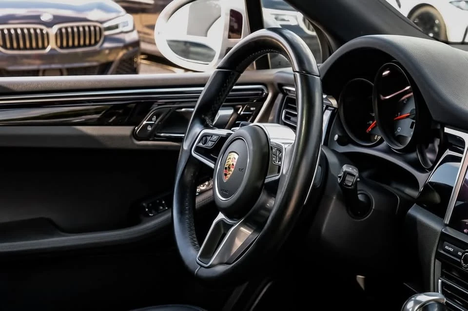 2021 Porsche Macan - Image 13 of 20
