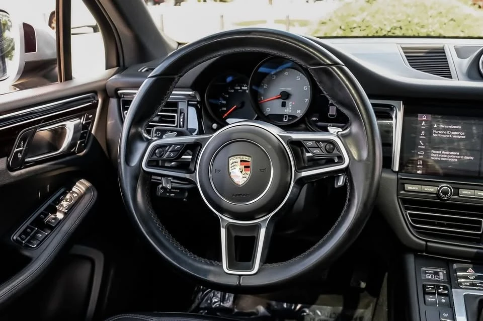 2021 Porsche Macan - Image 15 of 20