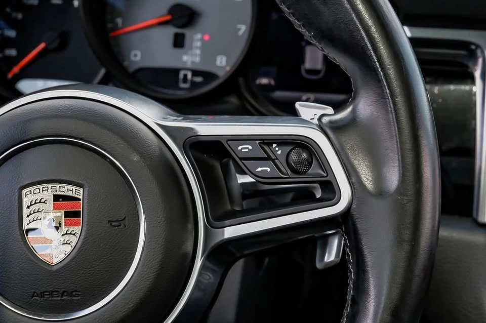 2021 Porsche Macan - Image 17 of 20
