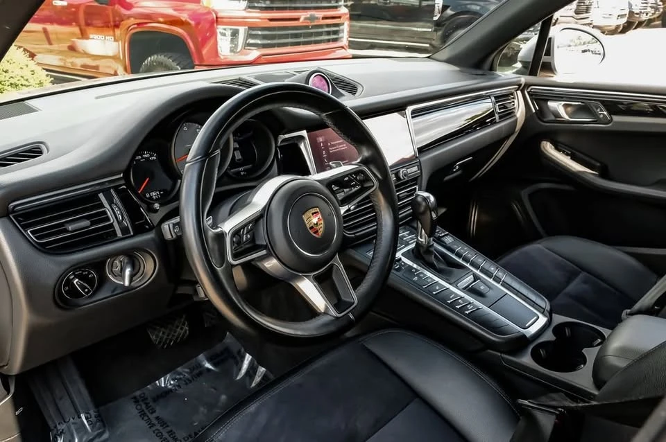 2021 Porsche Macan - Image 12 of 20
