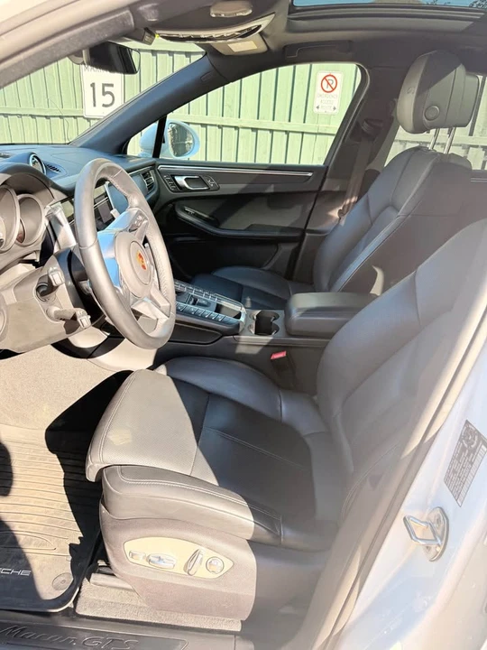 2021 Porsche Macan - Image 11 of 14
