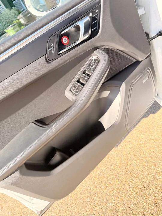 2021 Porsche Macan - Image 10 of 14