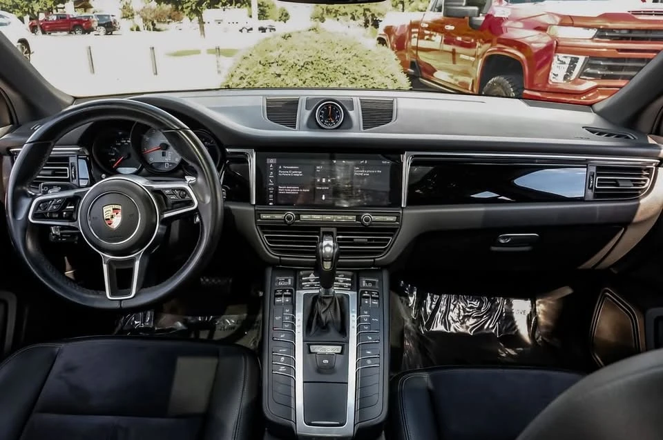 2021 Porsche Macan - Image 11 of 20