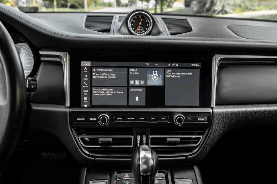 2021 Porsche Macan - Image 10 of 15